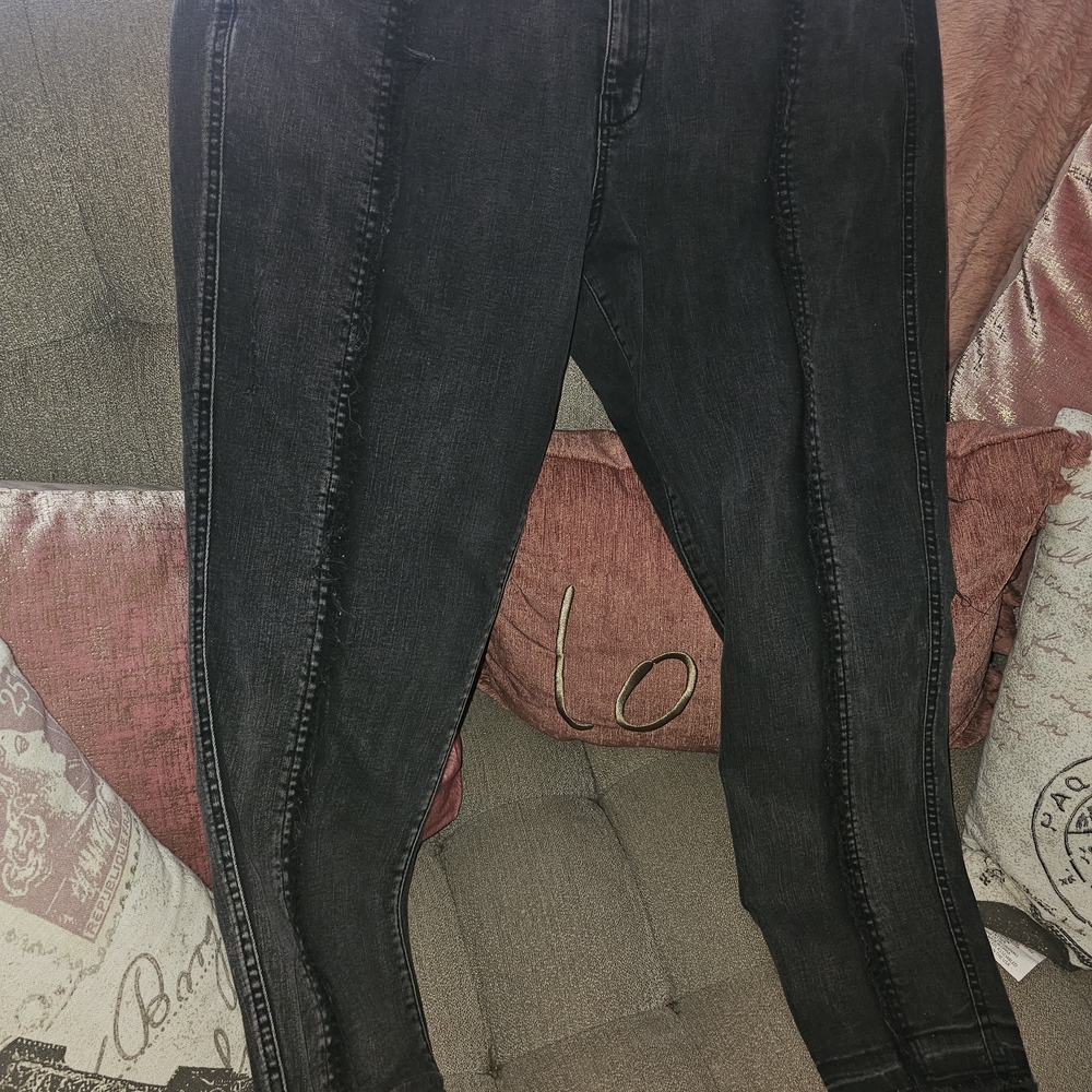 Black High-Rise Women’s Seam-Detail Jeans